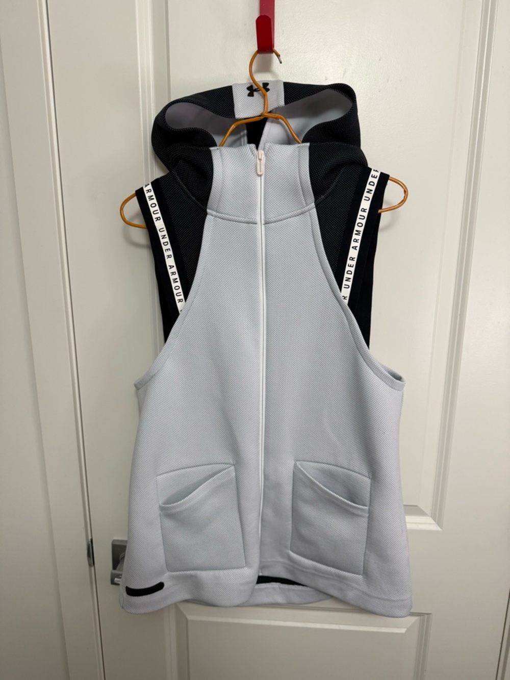Under Armour Women's Sleeveless Hooded Vest - White & Black in size M